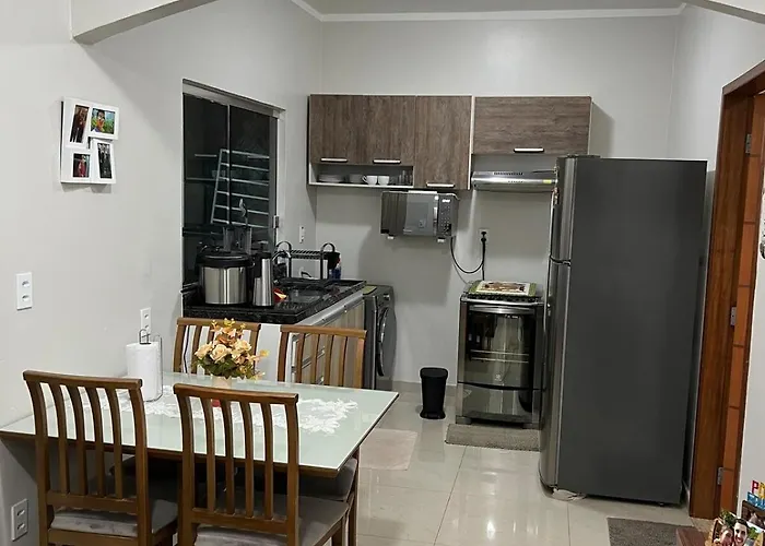 Casa com suite bem localizada
